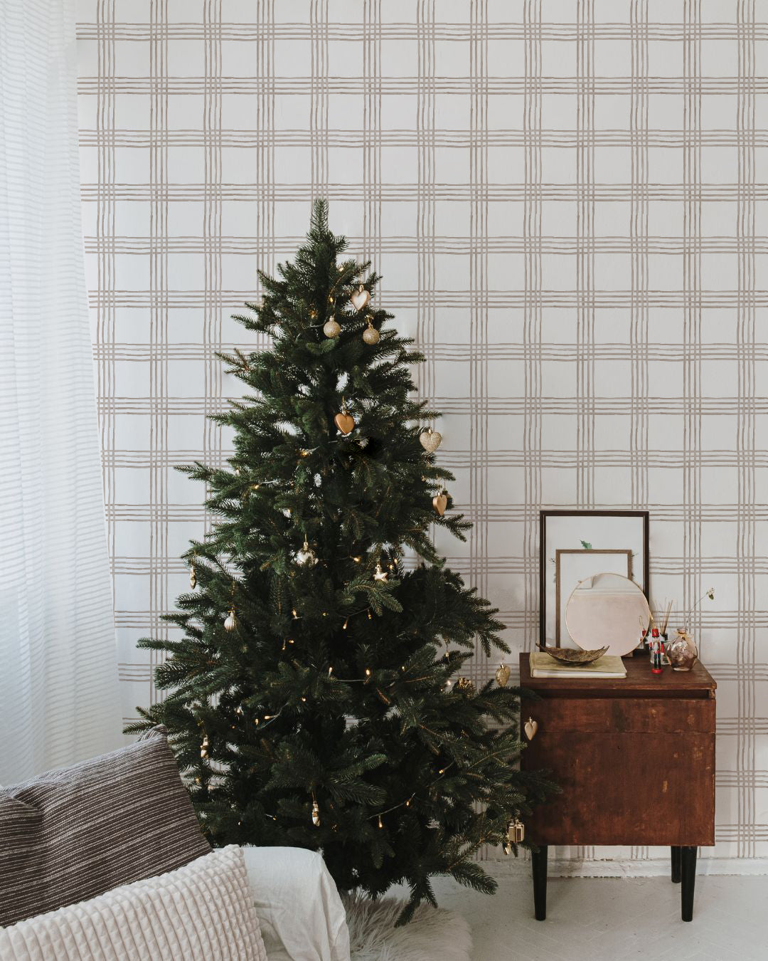 Wrap Up Style: Why Wallpaper Makes the Perfect Christmas Gift