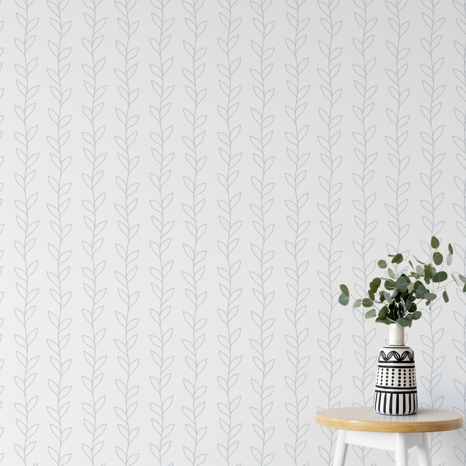 Elegant Gray Leaf Pattern Wallpaper in Contemporary Living Room Setting