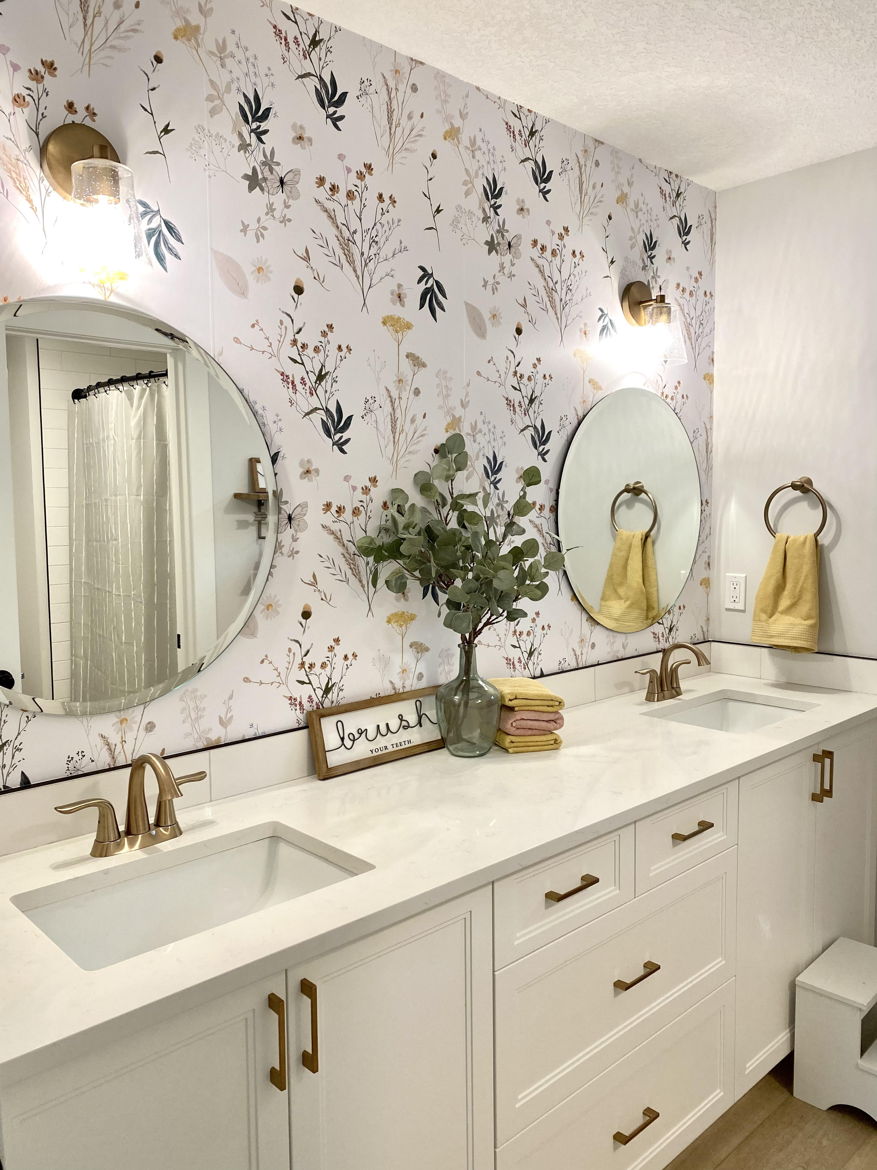 wallpaper, peel and stick wallpaper, Home decor, floral wallpaper, Aerie floral wallpaper, Multicolor wallpaper, bathroom wallpaper